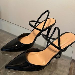 Lennyn Pointed Toe Pump